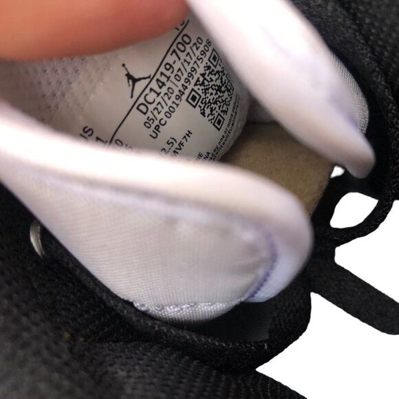 DEADSTOCK 2020 Nike Air Jordan 1 Mid SE 'Metallic Gold' Size 11 - Picture 4 of 16